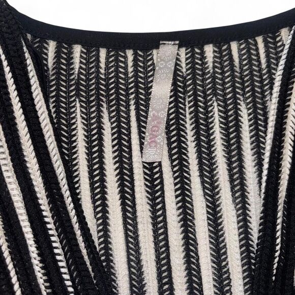 A-gaci Women's Black and White Dress - Picture 3 of 4